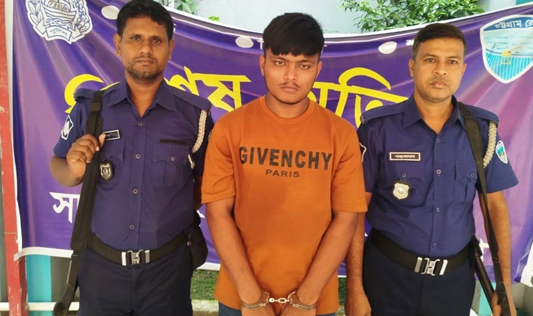 কুমিল্লায় সন্ত্রাসী কর্মকাণ্ডে জড়িত থাকায় নিজ ছেলেকে পুলিশে সোপর্দ বিএনপি নেতার